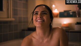 Rosanny Zayas, Arienne Mandi bañándose en el baño - The L Word: Generation Q