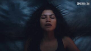 Zendaya Height se masturba en la cama, serie - Euphoria