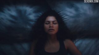 Zendaya Height se masturba en la cama, serie - Euphoria