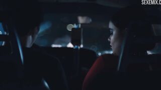 Barbie Ferreira pipe en voiture, scène dans - Euphoria