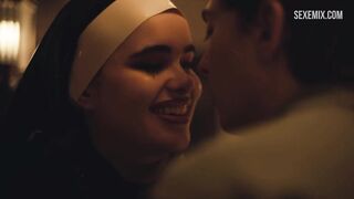 Barbie Ferreira recibe cunnilingus en un baño, escena - Euphoria