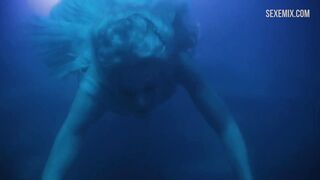 Zendaya Haight, Hunter Schafer kissing underwater - Euphoria