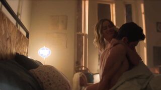 Selección de escenas eróticas con Elizabeth Lail en You