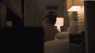 Escena de sexo en la cama de Victoria Pedretti de la serie - Tú