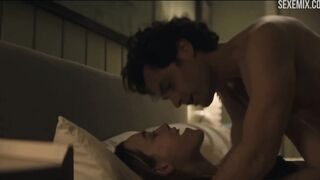 Escena de sexo en la cama de Victoria Pedretti de la serie - Tú