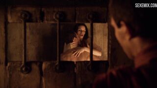 Katrina Law Sex Escena de sexo con los pechos desnudos en Spartacus