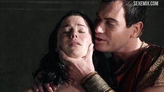 La esclava Jessica Grace tiene sexo con un gladiador, escena en Spartacus