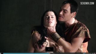 La esclava Jessica Grace tiene sexo con un gladiador, escena en Spartacus