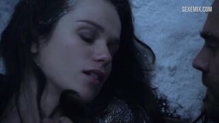 "Sibyl" escena de sexo en la nieve, escena - Spartacus