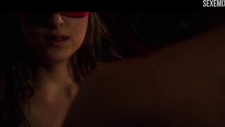 Dakota Johnson follando en una habitación BDSM, escena en - Cincuenta sombras más oscuras