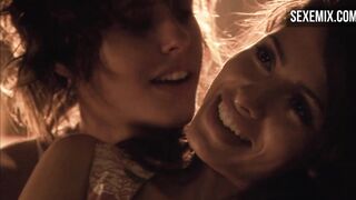 Katherine Moennig (Shane) için Sarah Shahi (Carmen) striptiz - The L Word