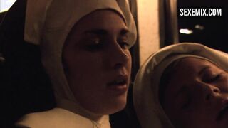 Las monjas lesbianas Toni y Agatha se complacen mutuamente en el autobús - The L Word