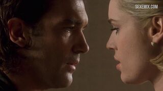 Scène de nu sexy de Rebecca Romijn dans Femme Fatale