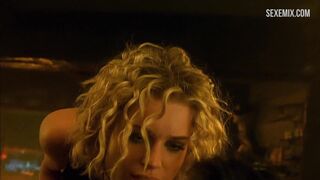 Rebecca Romijn rucha się na stole bilardowym w scenie - Femme Fatale