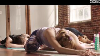 Josephine Langford Yoga, escena sexy en After We Collided