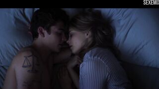 Josephine Langford Escena sexy en la cama - Después de chocar