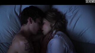 Josephine Langford Escena sexy en la cama - Después de chocar