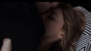 Escena de sexo en la cama vestida de Josephine Langford - Después de chocar