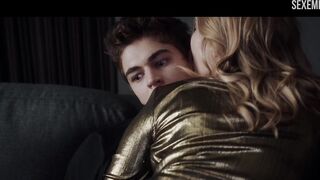 Escena de sexo en la cama vestida de Josephine Langford - Después de chocar