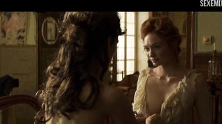 Scène de seins nus chaude d'Eleanor Tomlinson dans Colette