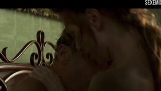 Eleanor Tomlinson follando en la escena de la cama en Colette