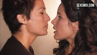 Rachel Shelley (Helena) ve Alexandra Hedison (Dylan) Tuvalette seks - L Kelimesi