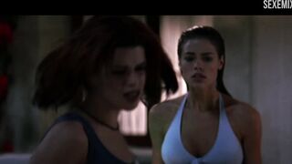 Garota Neve Campbell briga na piscina, Cena em Wild Things