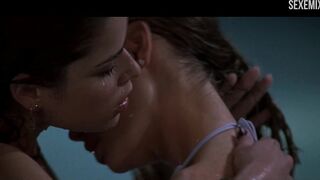 Escena lésbica de Denise Richards en Cosas salvajes