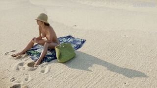 Maribel Verdu zeigte nackte Brüste am Strand in Y tu mamá también