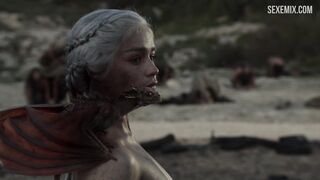 Emilia Clarke desnuda entre las cenizas, escena de Juego de Tronos