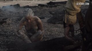 Emilia Clarke desnuda entre las cenizas, escena de Juego de Tronos