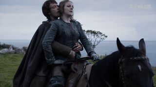 Toucher les seins de Gemma Whelan, scène dans Game of Thrones