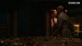 Carice van Houten sexo sobre la mesa, escena de Juego de Tronos