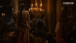 Seios de Sahara Knite, cena de despir em Game of Thrones