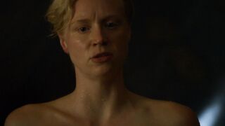 Gwendoline Christie nimmt ein Bad, Szene in Game of Thrones