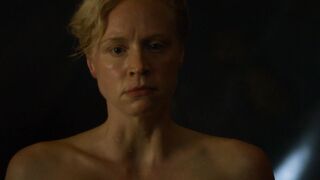 Gwendoline Christie nimmt ein Bad, Szene in Game of Thrones