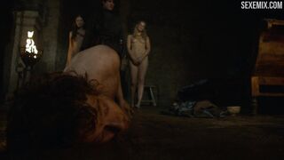 Sexo com carícias de Charlotte Hope e Stephanie Blacker, cena em Game of Thrones