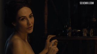 Carice van Houten tomando banho, cena de Game of Thrones