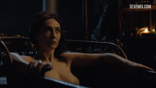 Carice van Houten tomando banho, cena de Game of Thrones