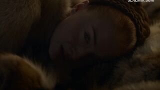 Sophie Turner follada a lo perrito, escena de Juego de Tronos