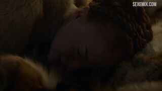 Sophie Turner follada a lo perrito, escena de Juego de Tronos