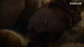 Sophie Turner follada a lo perrito, escena de Juego de Tronos