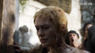 Lena Headey marche nue dans la foule, scène dans Game of Thrones