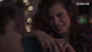 Allison Williams follada en el sofá, escena en Chicas