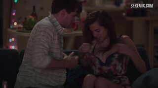 Allison Williams follada en el sofá, escena en Chicas