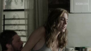 A Allison Williams le lamen el coño y la follan por detrás, escena en Girls