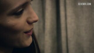 Stacy Martin mamada a un pasajero de tren, escena en Nymphomaniac: Vol. Yo