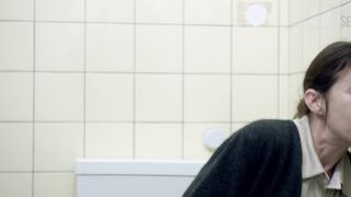 Charlotte Gainsbourg se masturba sentada en el baño, escena en Nymphomaniac: Vol. II