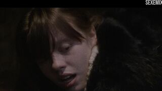 Mia Goth perdió su virginidad en el callejón, escena de Nymphomaniac: Vol. II