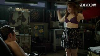 Chelsea Alden en topless en sujetador, escena en Shameless